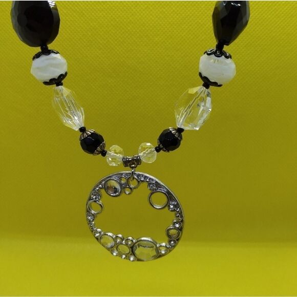 Silver openwork medallion beaded necklace‎ - Picture 1 of 5